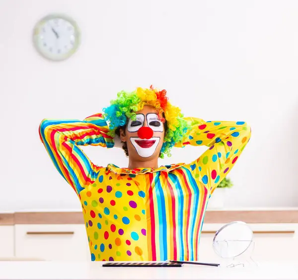 Male Clown Preparing Perfomance Home — Stock Photo, Image