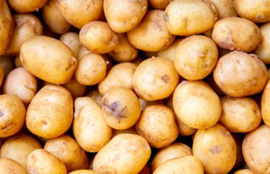 The potatoes at the market display