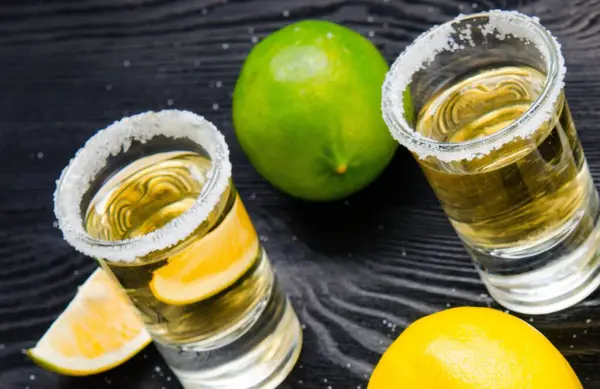 Tequila Drank Geserveerd Glazen Met Limoen Zout — Stockfoto