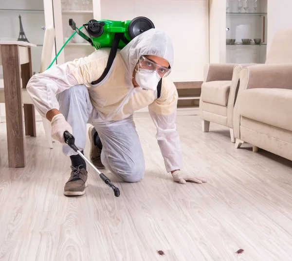 Pest Control Contractor Working Flat — Stock Photo, Image
