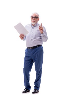 Eski patron beyaz üzerine izole edilmiş gazete okuyor.