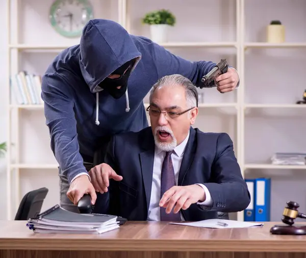 Young Mobster Threatening Old Judge — Stock Photo, Image