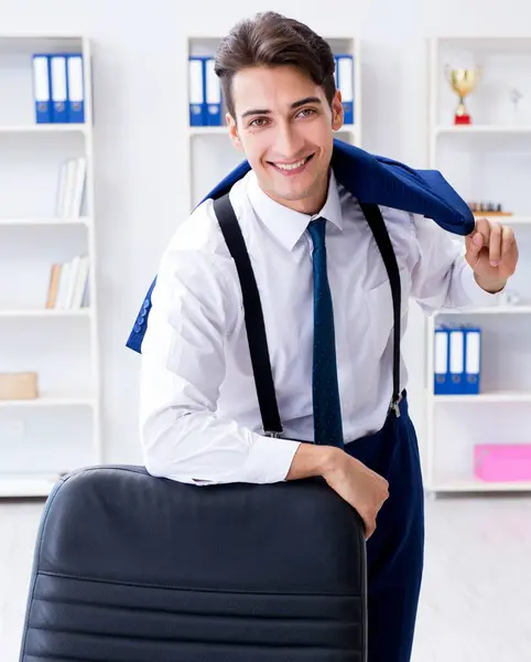 Joven Hombre Negocios Elegante Que Trabaja Oficina —  Fotos de Stock