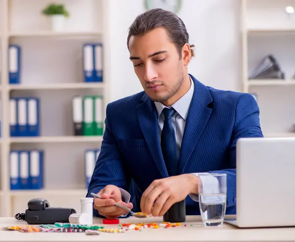 Young Male Employee Pills Desk — Stock Photo, Image