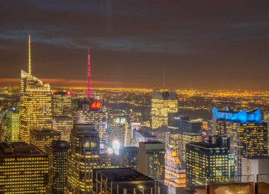 New York - 20 Aralık 2013: Aşağı Manhattan 'ın 20 Aralık' ta New York, ABD 'de görülmesi. New York 'ta en iyi gece manzarası var.