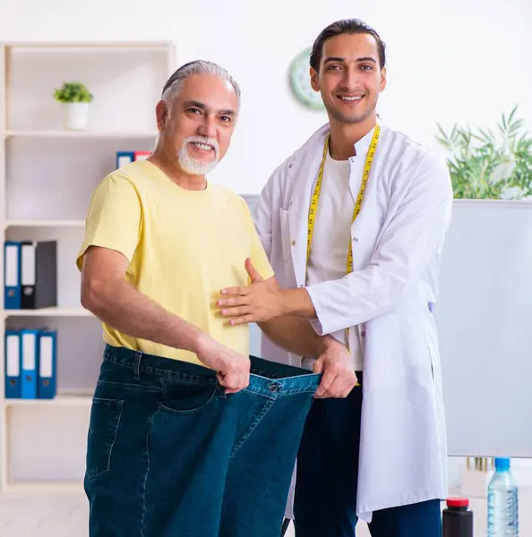 Doctor Dietician Happy Patient Wearing Large Trousers — Stock Photo, Image