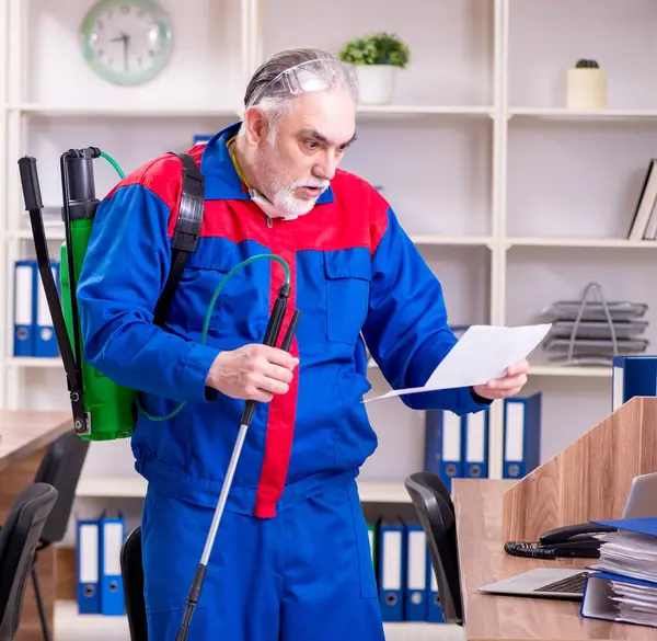 Old Professional Contractor Doing Pest Control Office — Stock Photo, Image