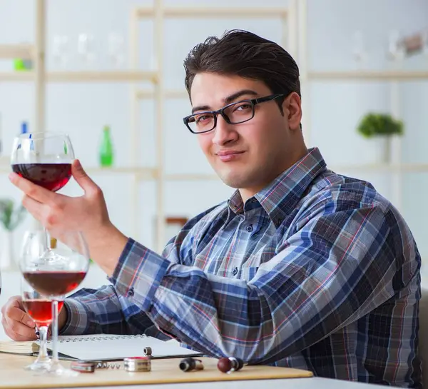 Professional Sommelier Tasting Red Wine — Stock Photo, Image