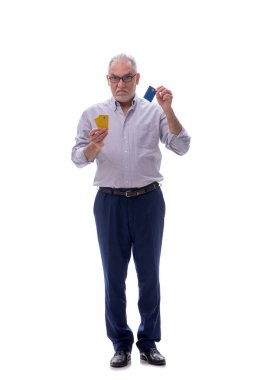 Eski patronun elinde kredi kartı var.