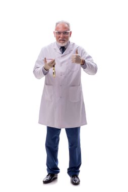 Yaşlı kimyagerin beyazı.