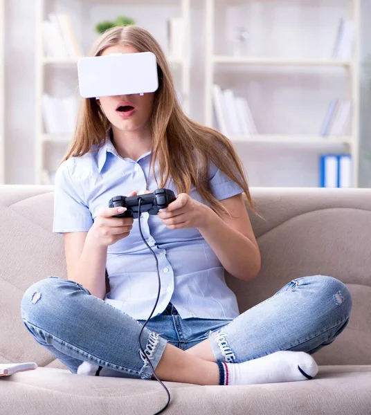 Het Jonge Meisje Spelen Virtual Reality Games — Stockfoto