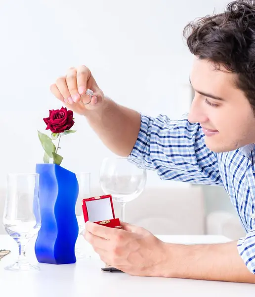 Man Alone Preparing Romantic Date His Sweetheart — Stock Photo, Image