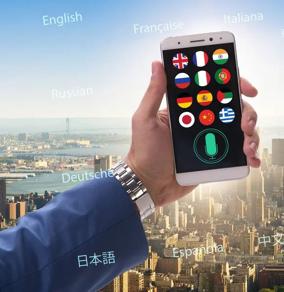 Concepto Traducción Tiempo Real Con Aplicación Para Teléfonos Inteligentes — Foto de Stock
