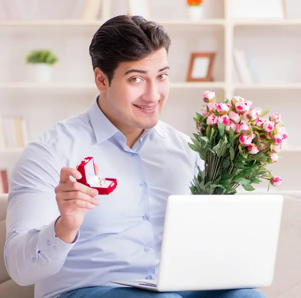 Young Man Making Marriage Proposal Internet Laptop — Stock Photo, Image