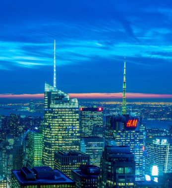 New York - 20 Aralık 2013: Aşağı Manhattan 'ın 20 Aralık' ta New York, ABD 'de görülmesi. New York 'ta en iyi gece manzarası var.