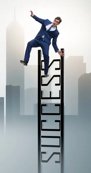 はしごの上から滑り降りるビジネスマン — ストック写真