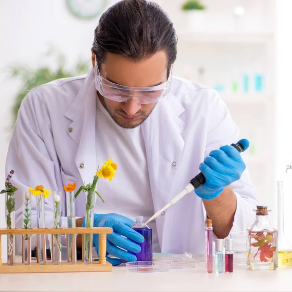 Young Chemist Perfume Synthesis Concept — Stock Photo, Image