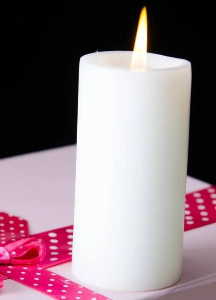 Masada Aziz Sevgililer Günü Konseptiyle Düzenlenmiş Bir Hediye Kutusu — Stok fotoğraf