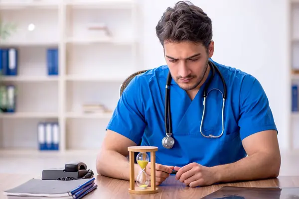 Young Doctor Time Management Concept — Stock Photo, Image