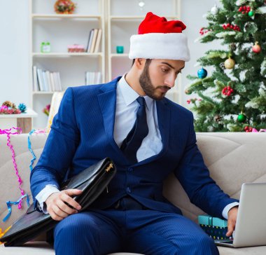 Noel 'de evde çalışan işadamı.