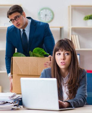 İşten kovulan kişi.