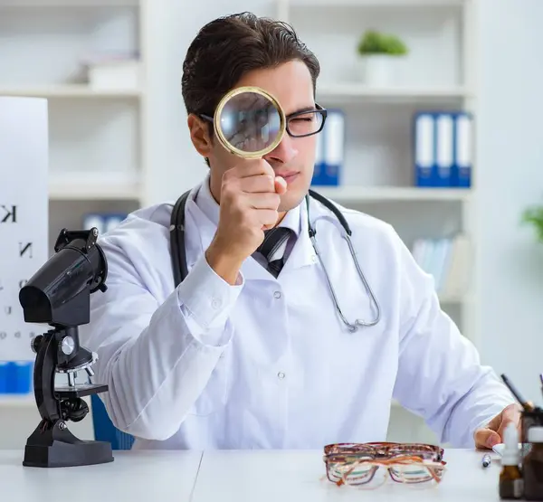 Eye Doctor Nel Concetto Medico — Foto Stock
