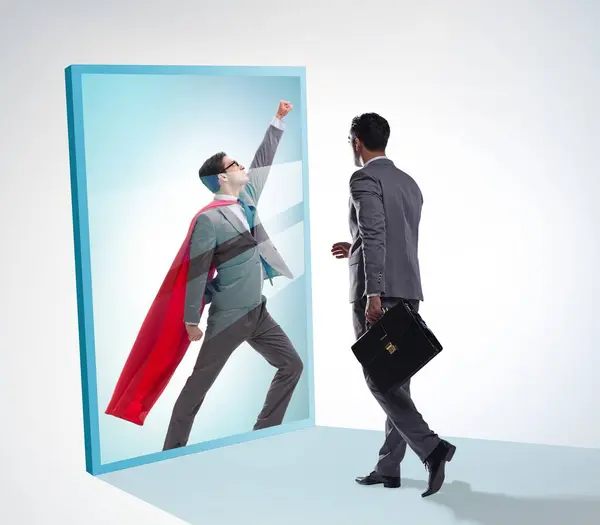 Бизнесмен Видит Себя Зеркале Супергероя — стоковое фото