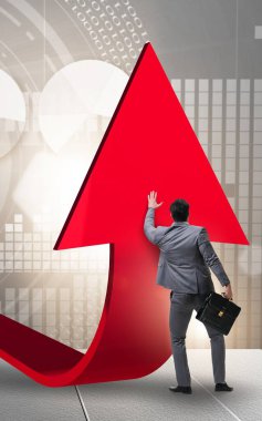 Ekonomideki büyümeyi destekleyen işadamı grafik üzerinde