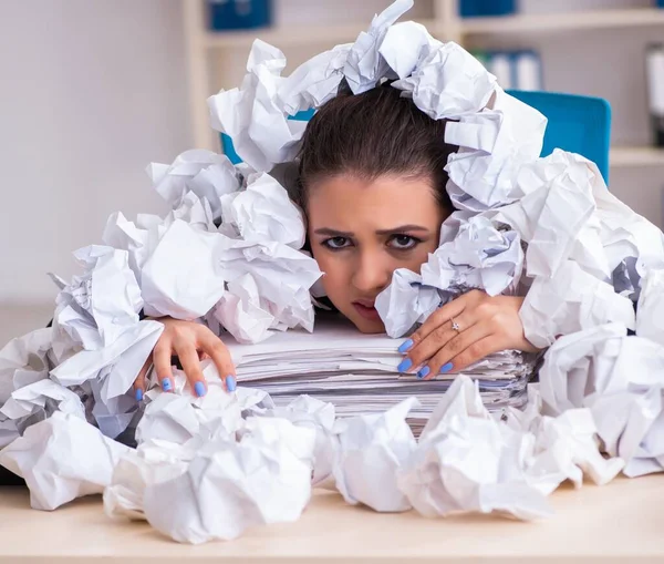 Businesswoman Rejecting New Ideas Lots Papers — Stock Photo, Image