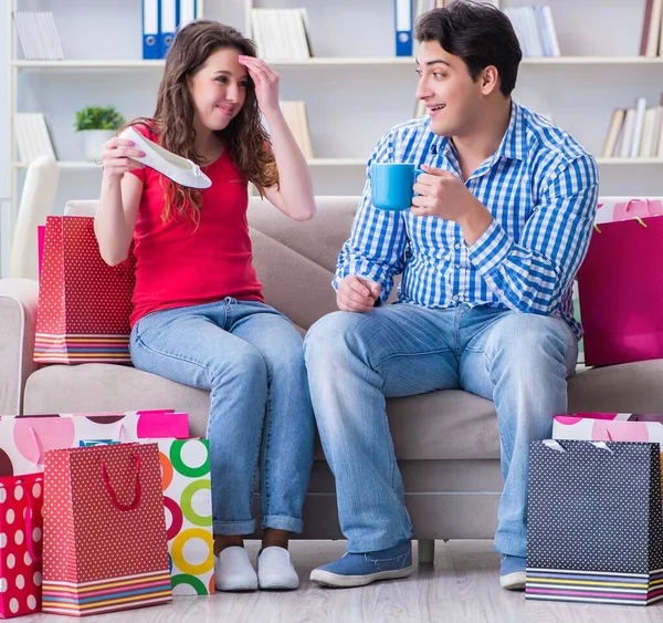 Young Pair Shopping Many Bags — Stock Photo, Image