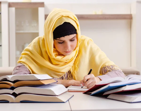 Aluna Hijab Prepara Para Exames — Fotografia de Stock
