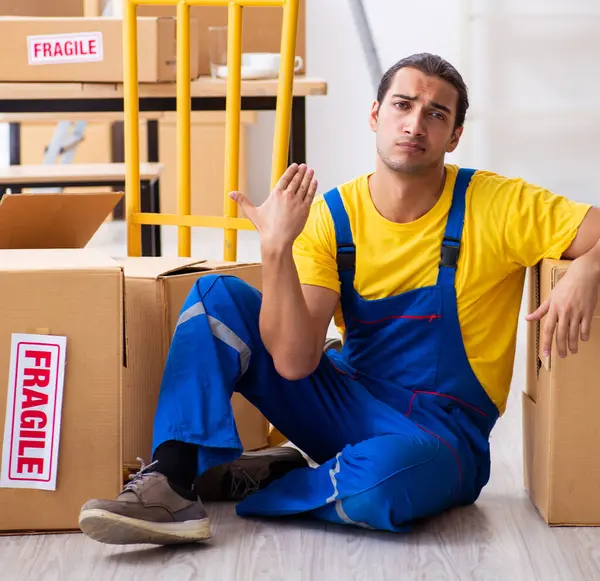 Young Professional Mover Doing Home Relocation — Stock Photo, Image