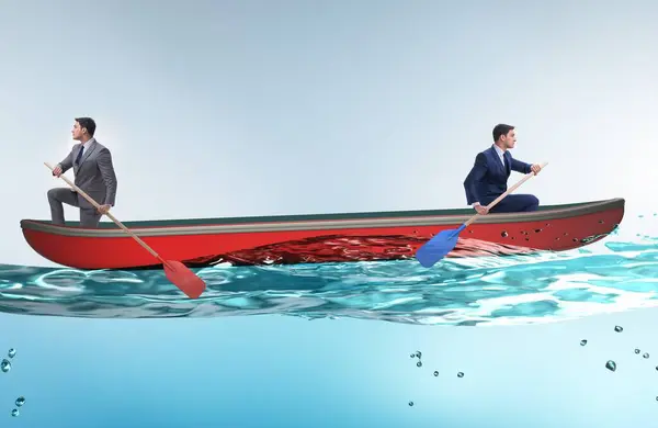 異なる方向に漕ぐビジネスマンとの意見の相違 — ストック写真