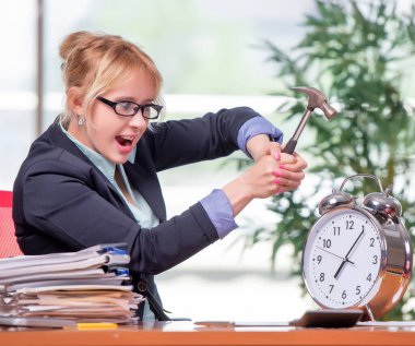 Ofiste çalışan iş kadını.