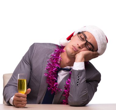 Genç işadamı Noel 'i ofisinde kutluyor.