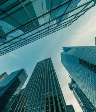 New York gökdelenleri sokak seviyesinden yükseldi.