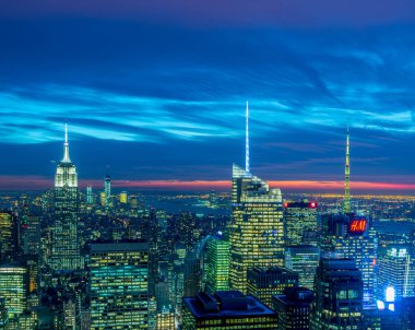 New York - 20 Aralık 2013: Aşağı Manhattan 'ın 20 Aralık' ta New York, ABD 'de görülmesi. New York 'ta en iyi gece manzarası var.