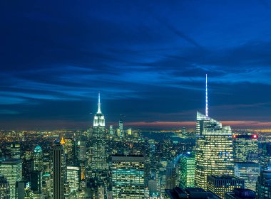 Günbatımında New York Manhattan 'ın gece manzarası