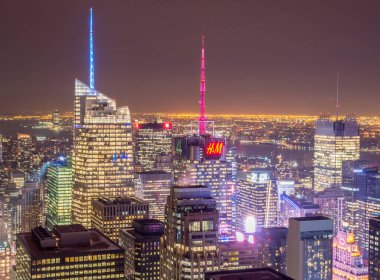 New York - 20 Aralık 2013: Aşağı Manhattan 'ın 20 Aralık' ta New York, ABD 'de görülmesi. New York 'ta en iyi gece manzarası var.