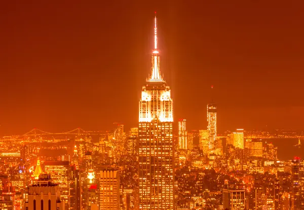 Günbatımında New York Manhattan 'ın gece manzarası