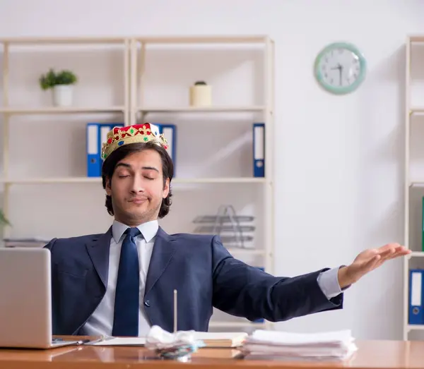 stock image The young king businessman working in the office