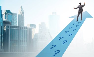 İş adamı sorgulanan patikadan uzaklaşıyor