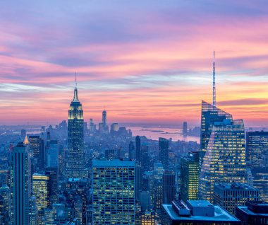 Günbatımında New York Manhattan 'ın gece manzarası