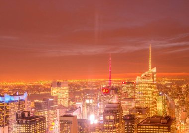 New York - 20 Aralık 2013: Aşağı Manhattan 'ın 20 Aralık' ta New York, ABD 'de görülmesi. New York 'ta en iyi gece manzarası var.