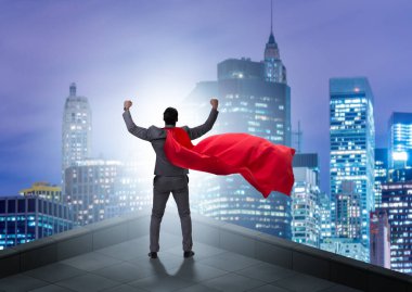 Dağın tepesindeki iş adamı.