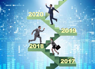 İş adamı her yıl merdivenleri çıkıyor.