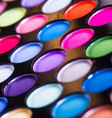 Sanatçı paleti beyaz üzerine izole