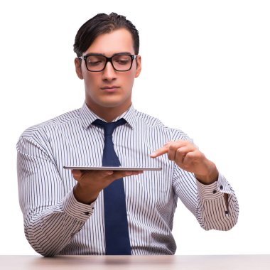 İşadamı beyaz tablet bilgisayarını kullanıyor.