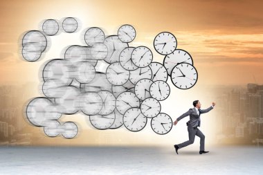 İş adamıyla zaman baskısı yönetimi kavramı