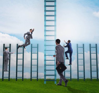 İş adamlarının rakiplerini dövdüğü yarışma konsepti